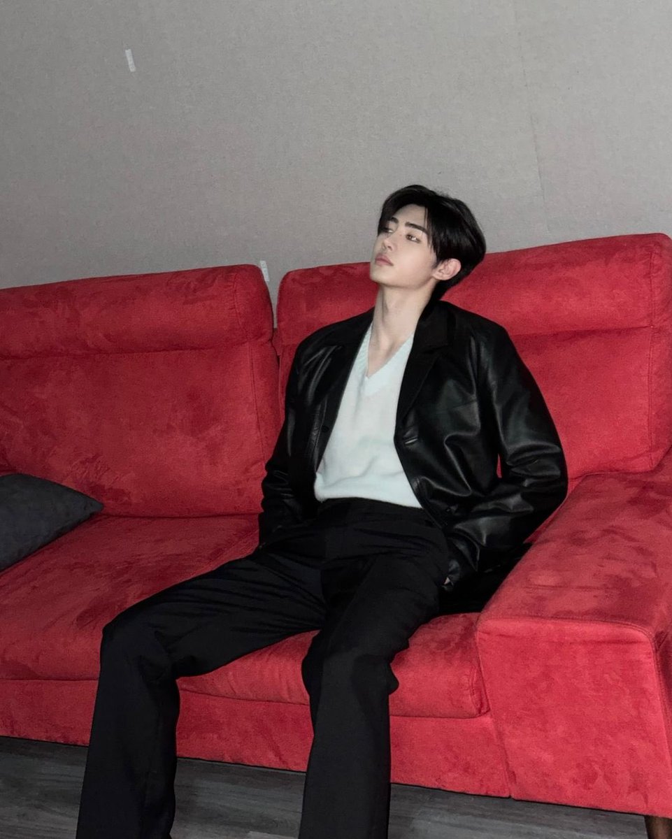 enhypenupdates's tweet photo. [INSTAGRAM] 241030

“🧛🏻
@prada #prada #SoundOfPrada”

(1/2)

@ENHYPEN_members @ENHYPEN #ENHYPEN #엔하이픈 #SUNGHOON #성훈 https://t.co/pQ9FD7M1mg