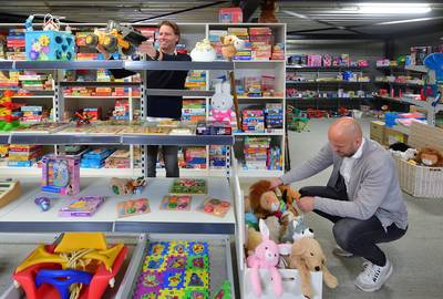 Speelgoedbank voor Etten-Leur opent in pand Voedselbank, later volgt ook nog Kledingbank dlvr.it/TFslHJ
