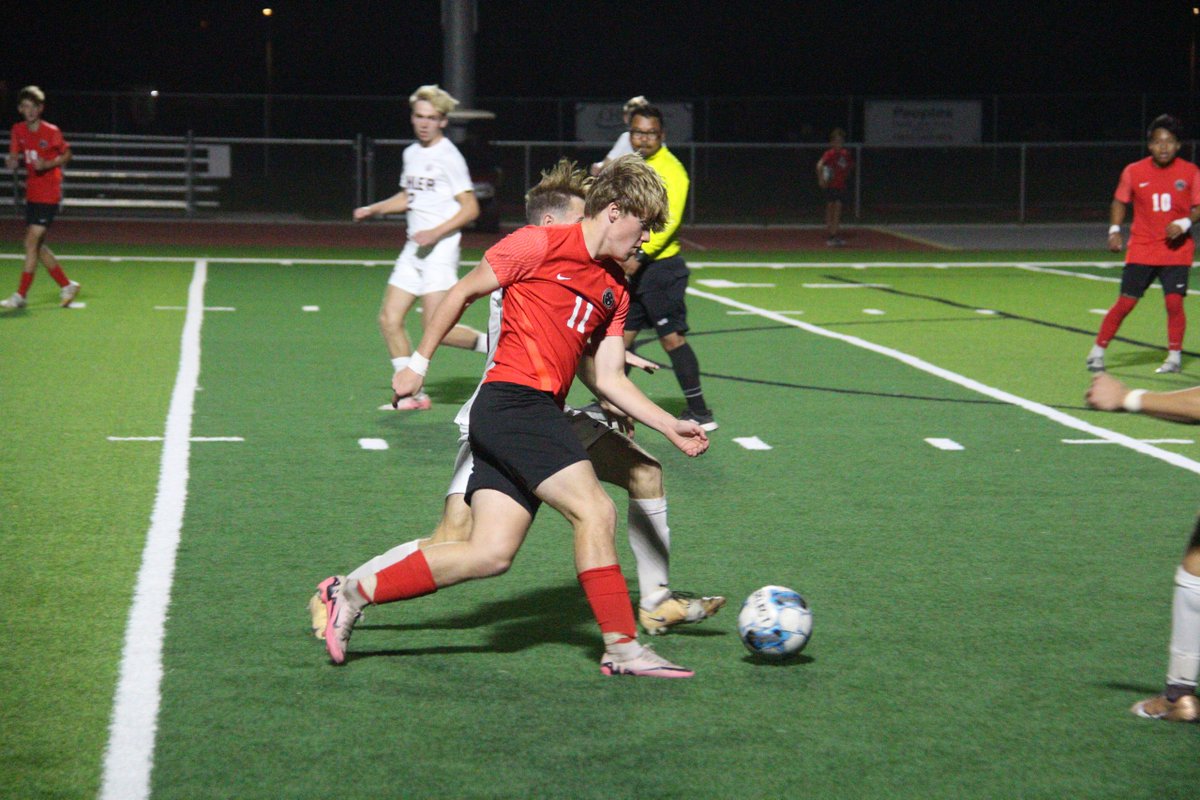 Joel Muhs (@joelmuhs_) on Twitter photo 30+ MPH winds swept through the soccer field Tuesday night as rivals <a href="/Bullpup_Soccer/">Mcpherson HS Men’s Soccer</a> and Buhler squared off to open the playoffs, but a late goal by McPherson helped them advance to Thursday's regional championship.
Story: mcphersonsentinel.com/late-goal-lift… #KSPreps <a href="/MHSBullpups/">McPherson HS</a> 30+ MPH winds swept through the soccer field Tuesday night as rivals <a href="/Bullpup_Soccer/">Mcpherson HS Men’s Soccer</a> and Buhler squared off to open the playoffs, but a late goal by McPherson helped them advance to Thursday's regional championship.
Story: mcphersonsentinel.com/late-goal-lift… #KSPreps <a href="/MHSBullpups/">McPherson HS</a>