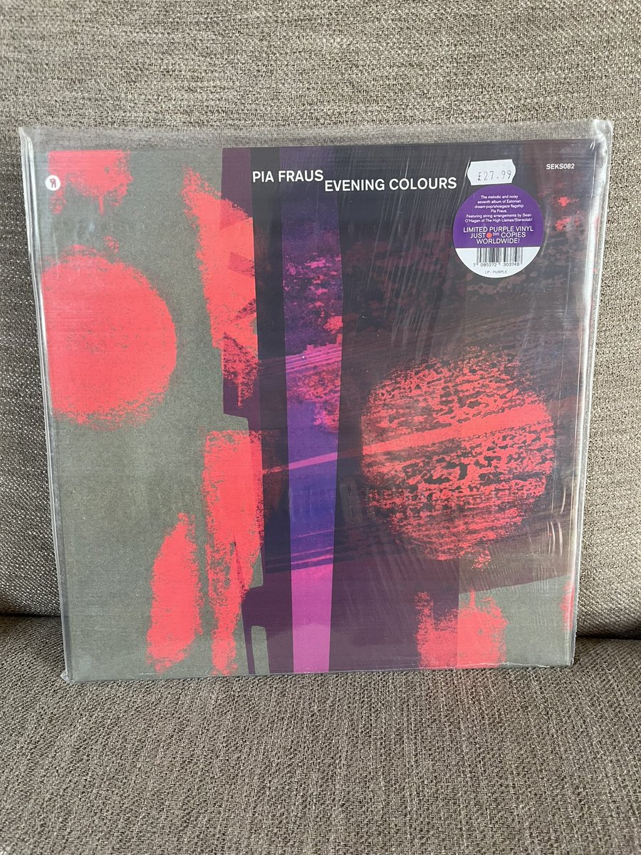 keikorockpile's tweet photo. やっと夏に買ったレコード聴いてる♫
Pia Fraus💜🧡🥰
レコード片面がパープルで
裏が黒い普通のレコード、そんなことできるんだ😀 https://t.co/SNxdu7e2UY