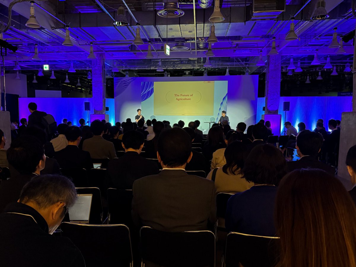 oishiifarm_jp's tweet photo. Japan Summitにて、CEO古賀が登壇し、植物工場の市場や自社の戦略、日本進出などについてお話しさせていただきました！
ご来場いただきありがとうございました🍓
#japansummit #pnpjsummit https://t.co/4S7Ya51Zzp