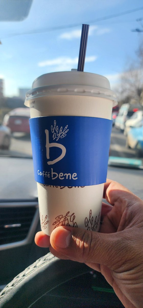 Хогийн сав таарахгүй 3 хоног машинд байсан аягаа бариад ШангриЛа орж алхаж болно тэ?🤣🤣🤣