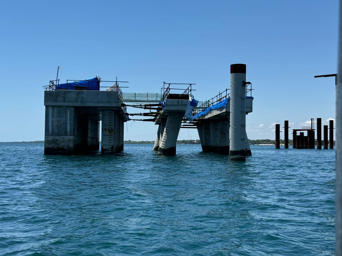 UNOC_UG's tweet photo. Construction of the jetty ongoing at Tanga, Tanzania.

The jetty will facilitate the export of crude oil from the 1443km long @EACOP_ running through Uganda and Tanzania. https://t.co/bJW2tHzzIQ