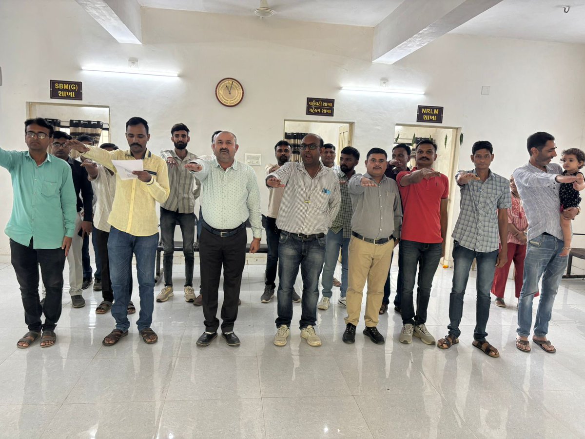 DRDA Junagadh (@drdajun1) on Twitter photo સરદાર વલ્લભભાઈ પટેલની જન્મ જયંતી “રાષ્ટ્રીય એકતા દિવસ” નિમિત્તે જિલ્લા ગ્રામ વિકાસ એજન્સી જૂનાગઢના તમામ કર્મચારી દ્વારા ભારતના એકતા અને અખંડિતતાના શપથ લીધા હતા. <a href="/CMOGuj/">CMO Gujarat</a> <a href="/PMOIndia/">PMO India</a> <a href="/InfoJunagadhGoG/">Info Junagadh GoG</a> <a href="/collectorjunag/">Collector Junagadh</a> <a href="/DdoJunagadh/">DDO Junagadh</a> સરદાર વલ્લભભાઈ પટેલની જન્મ જયંતી “રાષ્ટ્રીય એકતા દિવસ” નિમિત્તે જિલ્લા ગ્રામ વિકાસ એજન્સી જૂનાગઢના તમામ કર્મચારી દ્વારા ભારતના એકતા અને અખંડિતતાના શપથ લીધા હતા. <a href="/CMOGuj/">CMO Gujarat</a> <a href="/PMOIndia/">PMO India</a> <a href="/InfoJunagadhGoG/">Info Junagadh GoG</a> <a href="/collectorjunag/">Collector Junagadh</a> <a href="/DdoJunagadh/">DDO Junagadh</a>