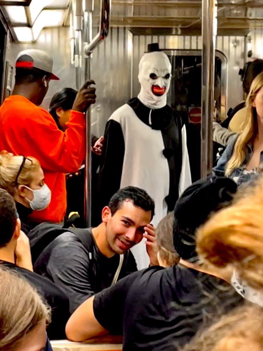 sandinycactor41's tweet image. Q-Train home tonight. Don’t you love NYC?!?! I absolutely do! #Gotham #penguin #qtrain #spooky #October2024 #halloween2024 #youneverknow #i❤️nyc #midtown