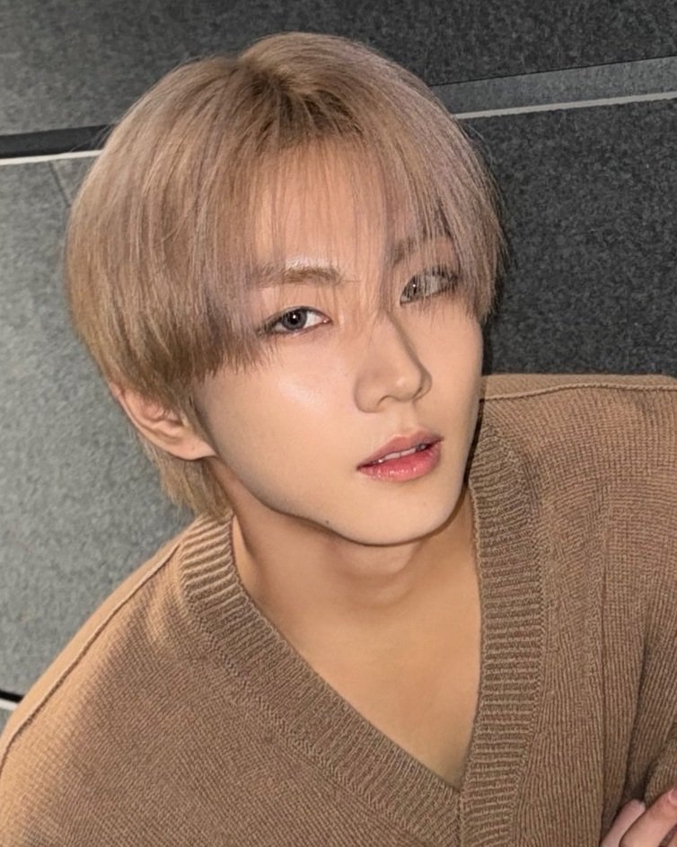 usernemo_11's tweet image. blonde jungwon so gorgeous #정원