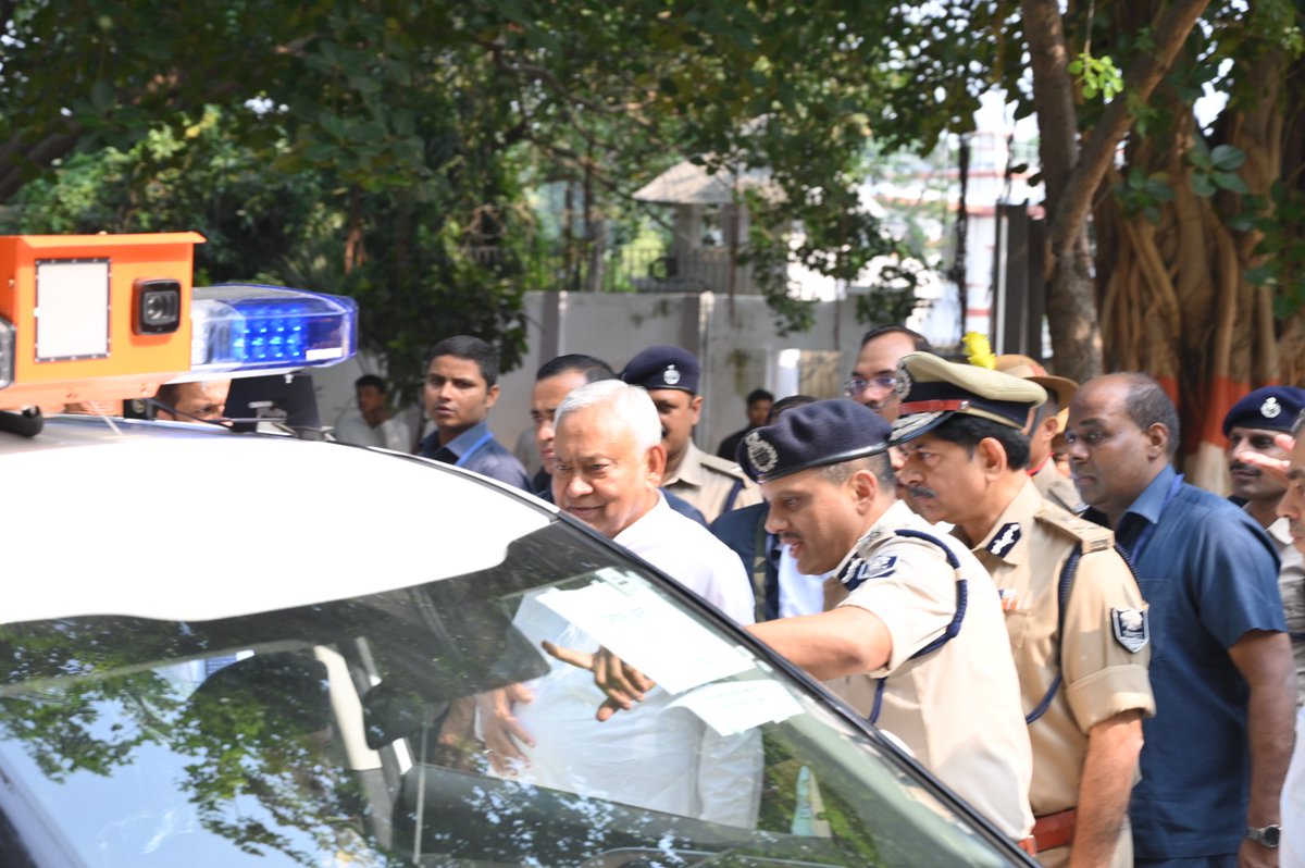 bihar_police's tweet photo. आज दिनांक 30.10.2024 को माननीय मुख्यमंत्री, बिहार, श्री @NitishKumar जी के कर-कमलों द्वारा सड़क सुरक्षा एवं निर्बाध यातायात व्यवस्था के सुदृढ़ीकरण हेतु 38 राजमार्ग गश्ती वाहनों का लोकार्पण किया गया।
.
.
#BiharPolice #HighwayPatrolling #traffic #HainTaiyaarHum #Bihar https://t.co/bIKifjrjEN