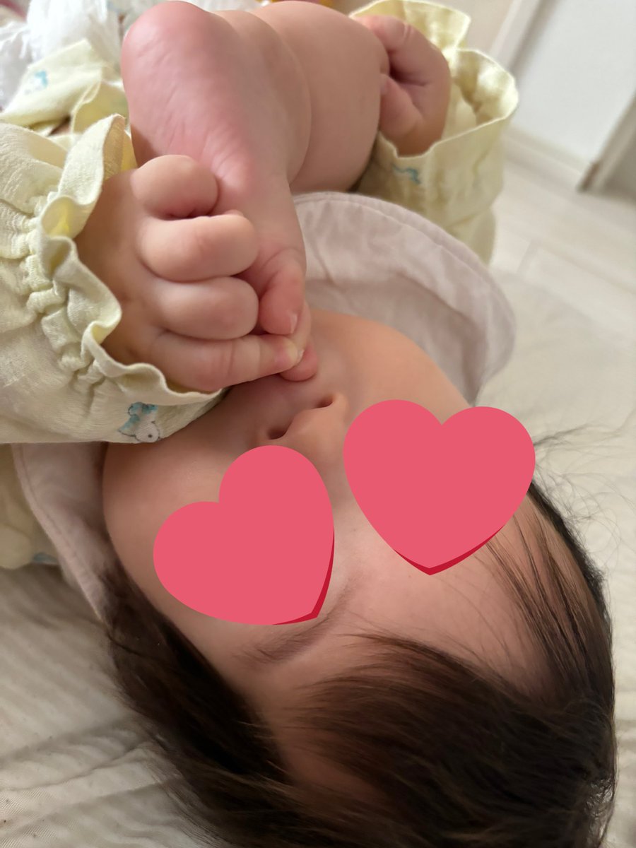 hi70ko's tweet image. また足食べてる