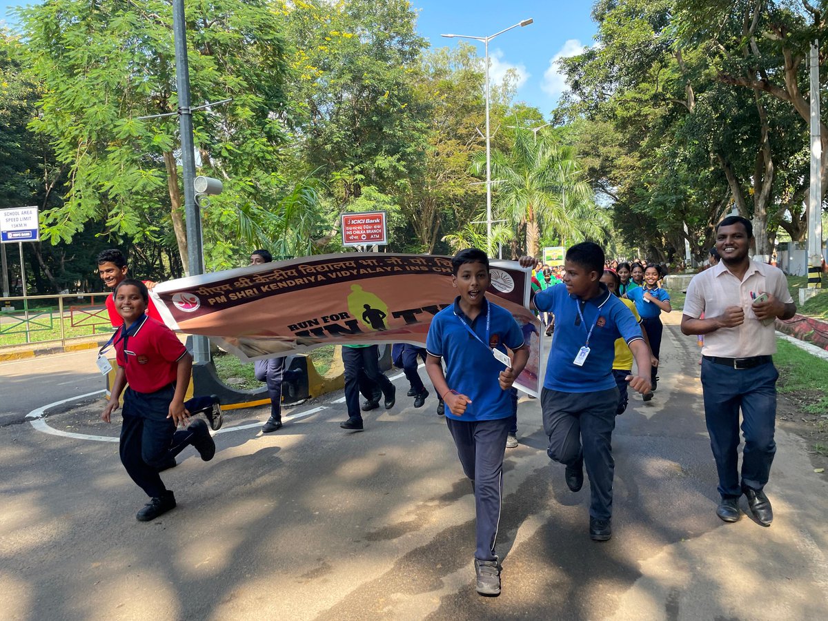 kvchilka's tweet photo. Today, PM SHRI Kendriya Vidyalaya INS Chilka proudly conducted the #NationalUnityRun, celebrating the spirit of unity and togetherness! Students and staff joined hands to promote harmony and embrace diversity, honoring the legacy of #SardarPatel. #EkBharatShreshthaBharat https://t.co/Koso1m9sVz