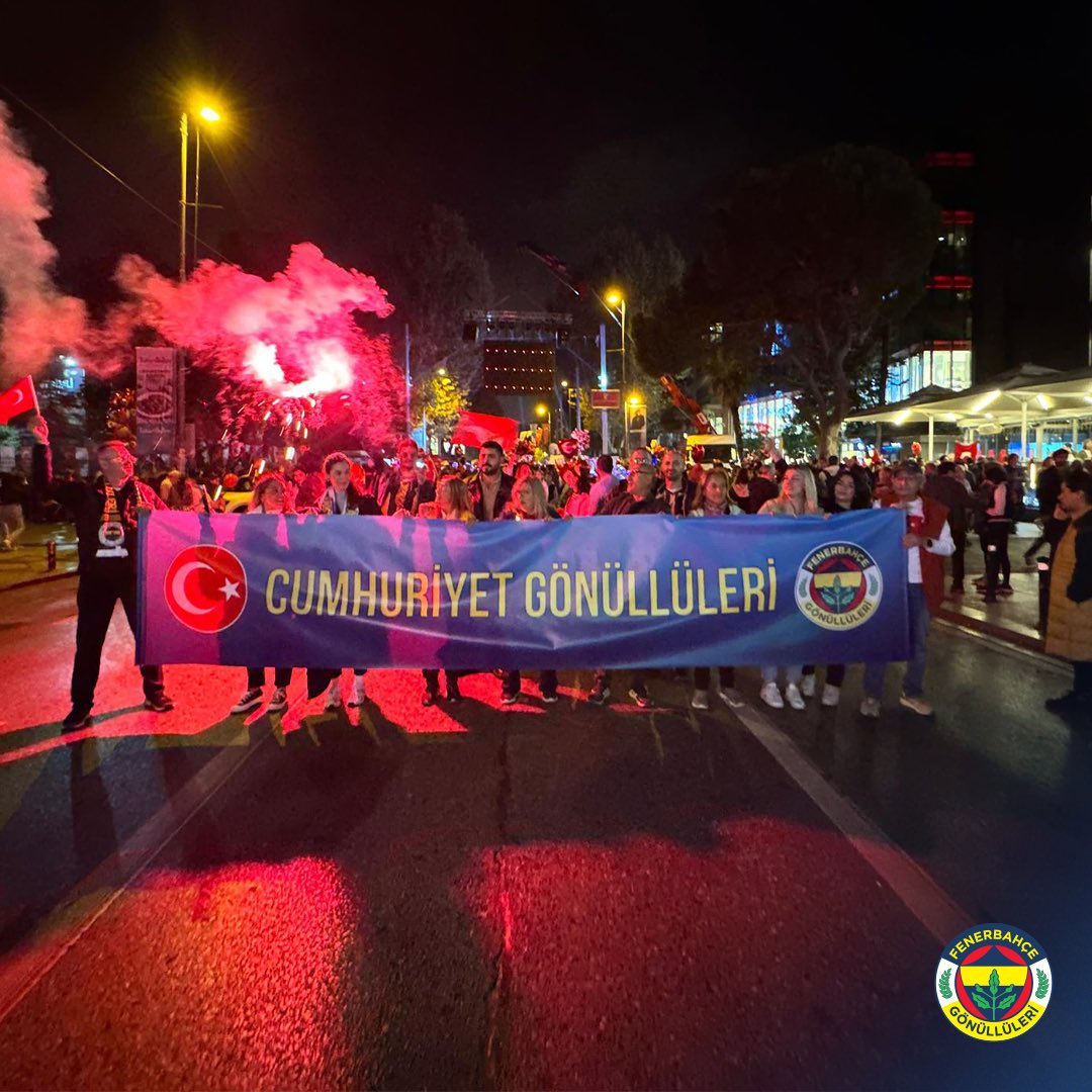 📍🇹🇷
Cumhuriyet Gönüllüleri Bağdat Caddesi'nde 📸

Fenerbahçe Gönüllüleri Derneği olarak, Bağdat Caddesi'ndeki 29 Ekim kutlamalarına katıldık.
Cumhuriyet coşkusunu hep birlikte yaşadık.

#FBGDER