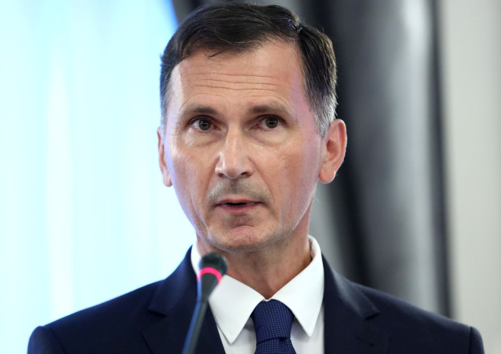 Nekretninski profiter! Zamaskiran u znanstvenika.
Majstor maske:HDZ !