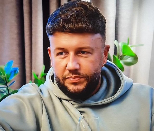 Darkeside2017's tweet photo. #MAFSUK Adam is such a hypocrite 😡 he flirts and gives eyes to Amy and made an effort and tells Polly he was out of his comfort Zone.. that's BS mate you were trying to impress Amy.. then Polly came home.. #mafs @MAFShysteria https://t.co/AjfAA52V1A