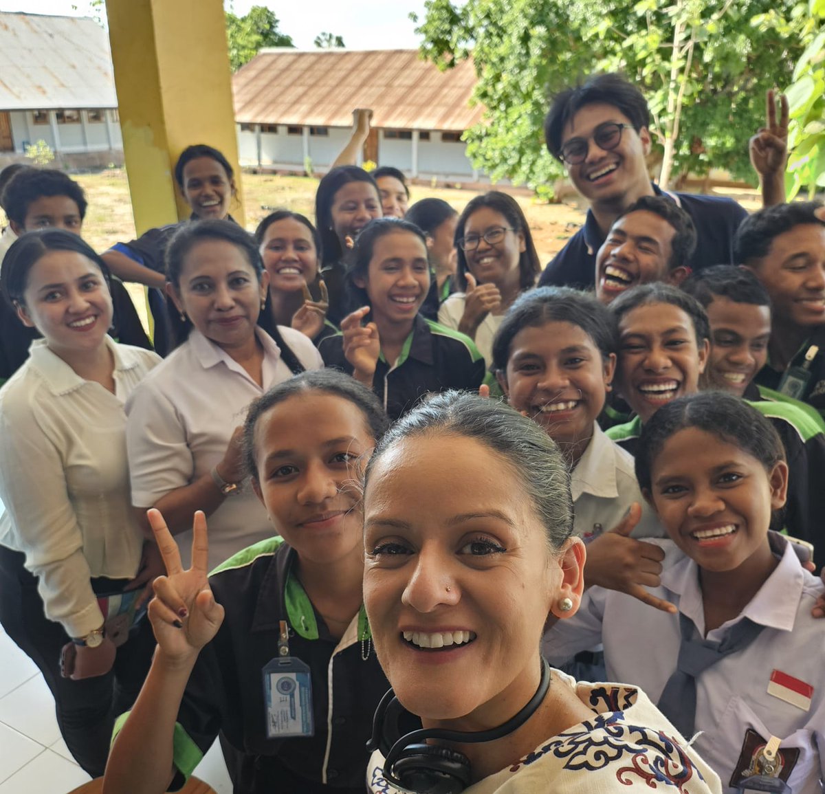 UNDPIndonesia's tweet image. Have a sneak peek from Reformasi Plus Vocational High School in East Nusa Tenggara Province!
Students have received an English teaching program &amp;amp; climate-conscious learning from Cakap, an edu-tech startup that empowers 🇮🇩 youth through accessible education. #InnovationForAll