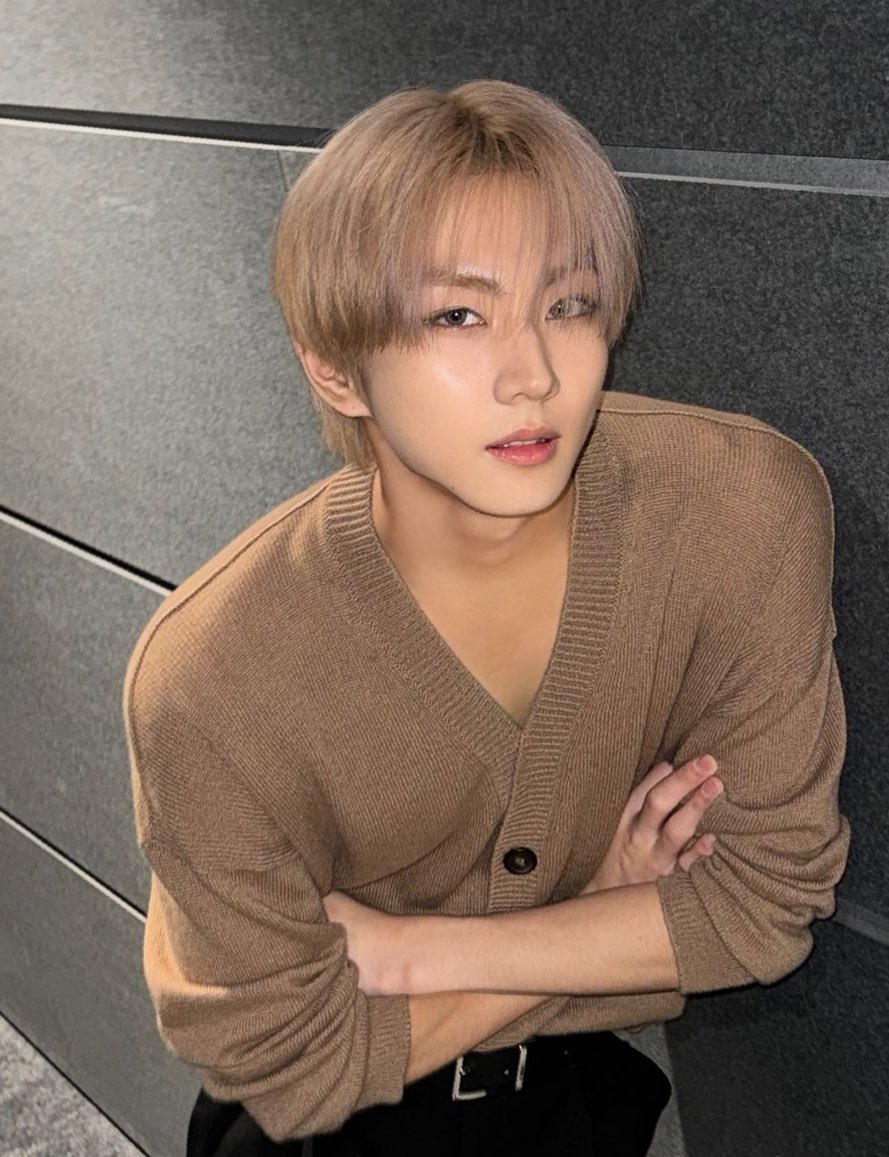 hheiilove's tweet image. 커어어..................
그냥 다른 사람이잖아