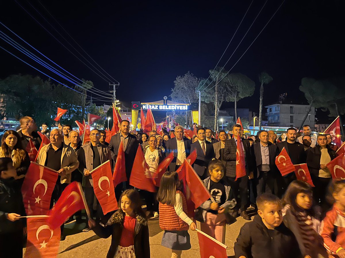29 Ekim Cumhuriyet Bayramı 101. Yıldönümü kutlamaları kapsamında düzenlenen Cumhuriyet Yürüyüşüne; Kaymakamımız Sn Murat KARAHAN, Belediye Başkanı Sn Nasuh COŞKUN, protokol üyeleri ve vatandaşlarımız katıldı.