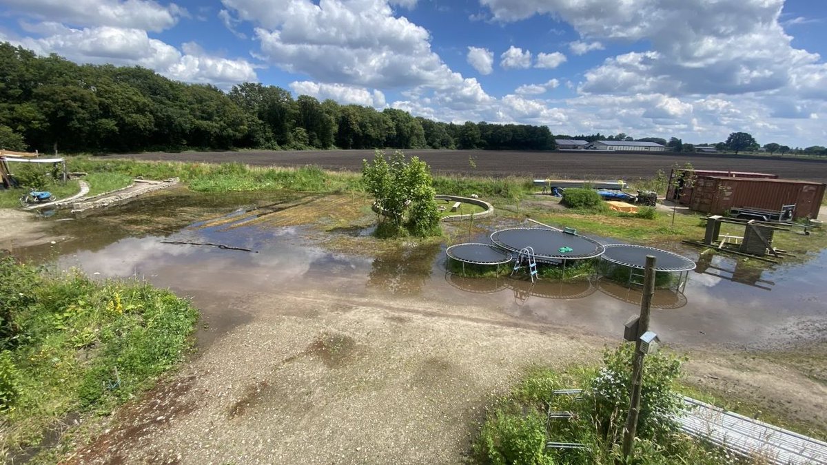 Via het platform Brabanders voor Natuur is #EcodorpBoekel een crowdfunding gestart voor het vergroenen en klimaatbestendig maken van hun middenterrein. De wijkbewoners toveren de plek om tot een weelderig groene ontmoetingsplek vol natuur. 

brabant.nl/actueel/nieuws…