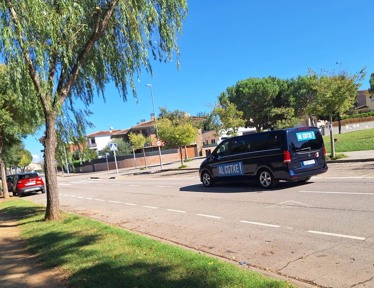 rvilablareix's tweet image. Avui, a les 23.55 h, tenim l'enorme plaer de pujar #AlCotxe amb @VilaEloi @som3cat Seguim fent camí! Gràcies per la confiança i el tracte rebut. Som i serem la ràdio cultural dels Països Catalans. 107.5 FM 📻 (Girona)