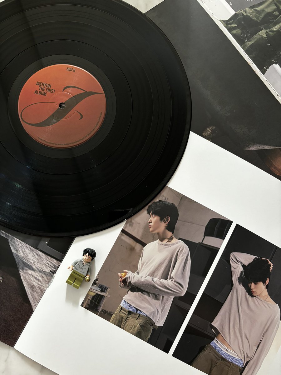 su_liiii's tweet photo. JAEHYUN 
THE FIRST ALBUM [J] LP https://t.co/bcRjyuIBXg