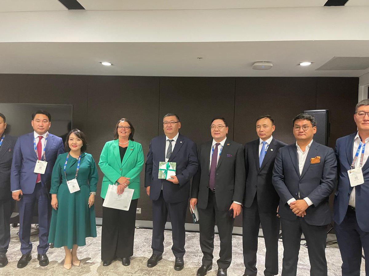 AusAmbMongolia's tweet image. Австралийн Олон улсын уул уурхай, эрдэс баялгийн чуулга уулзалт #IMARC өчигдөр Сидней хотноо эхэллээ. Чуулга уулзалтын үеэр 🇲🇳 Аж үйлдвэр, эрдэс баялгийн сайд Ц.Туваан, 🇦🇺 Эрдэс баялгийн сайд Маделин Кинг, 🇦🇺 Гадаад хэргийн туслах сайд Тим Ваттс нар санал солилцов.
