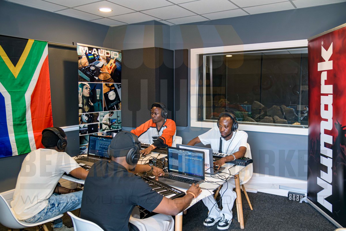 BeatMakersHome's tweet photo. 📸 The 2024 Beat Maker of the Year finalists gave our judges a tough last Saturday at @ampdstudiosza 🔥🏆🎹

More pics loading...

| Where Music and Technology Meet|

#BeatMakers #Beats #BeatBattles #Producers #ProducerLife @cityofjoburg @joburg_artsalive https://t.co/zmrjGCBVAL