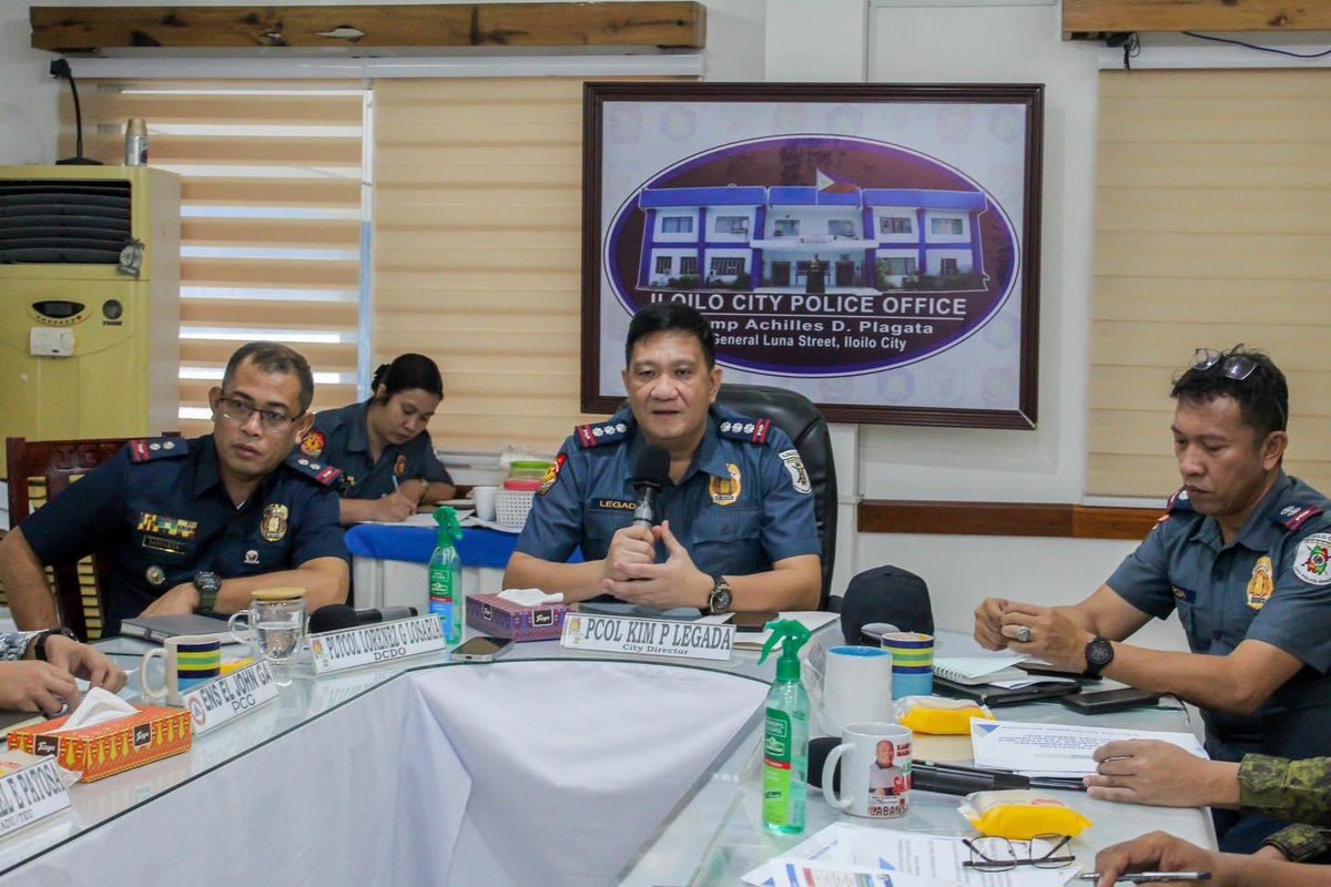 jerry_trenas's tweet photo. Nagpatigayon sang meeting ang Joint Peace Security Coordinating Council (JPSCC) nahanungod sa paghanda sa seguridad para sa palaabuton nga All Saints Day kag All Souls Day 2024. 

#RiseIloilo
#UswagIloilo
#IloiloToTheNextLevel

Source: ICPO- Iloilo City Police Office https://t.co/RRmOX7ERCT