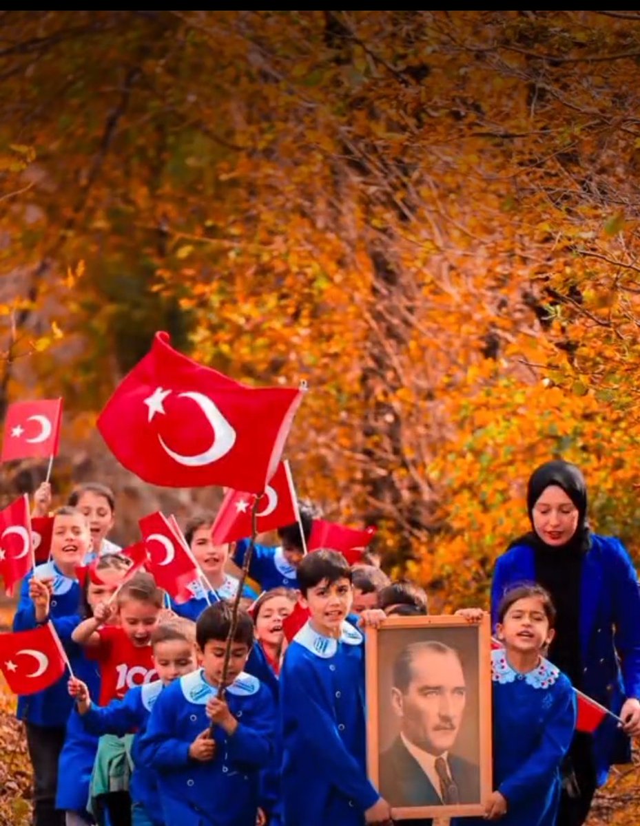 salihasavsar's tweet photo. Öyle "öyle güzelsin ki kuş koysunlar yoluna" (#NilgünMarmara)

#Ordu #Korgan #Tepealan  #Kırıkbozuİlkokulu öğrencileri🇹🇷❤️ Memleketimizin her köşesinden #muhteşem #kutlamalardan sadece biri hayran kaldım,bittim. #Günaydın🇹🇷🫶🙏 https://t.co/iJbFvBa9BA