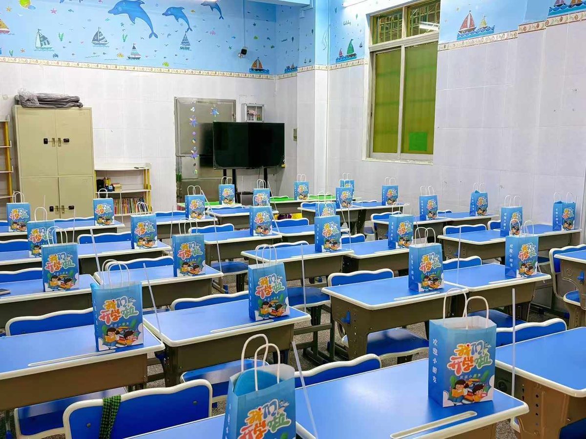 WindsyWang's tweet image. 43-inch training institutions education touch one machine 
buff.ly/3GaEwJp 
#TouchPanel #AdvertisingPlayer #DigitalSign #DigitalSignageDisplay #AdvertisingDisplay