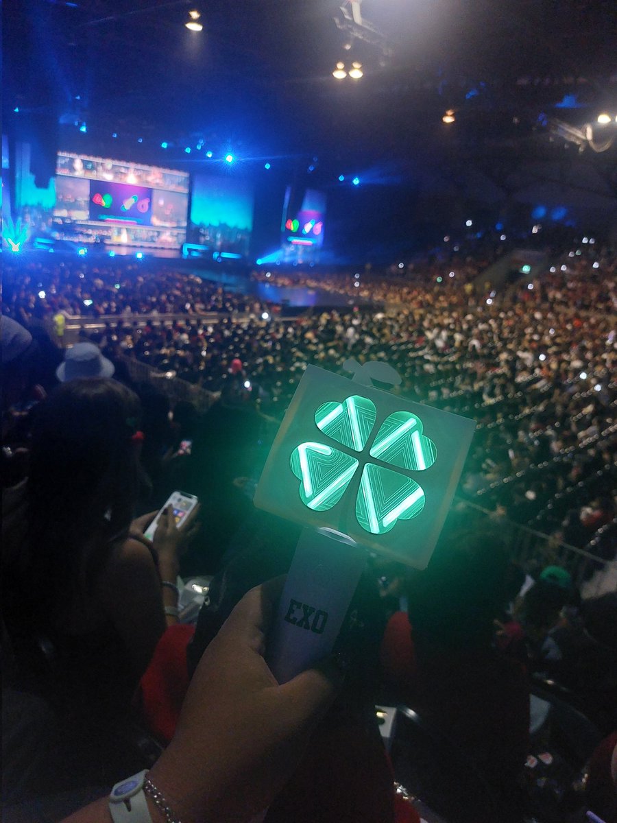 ary__614's tweet photo. ผ่านมาหลายวันแล้วยังไม่มูบจากคอนขอลงไว้อีกรอบว่าคอนสนุกมากจริงๆ พี่ชานยอลหล่อมากหน้าเขาจะเร้กๆตัวสูงหุ่นดีสุดๆ ไลฟ์แบรนด์เป็นอะไรที่โคตรมันส์เราประทับใจมาก พี่ไฮป์คนดูอยู่ทุกจุดละเขาให้เกียรติทุกคนพูดขอบคุณค้าบทั้งคอน แง รักพี่นะมากๆเลยย 🍒🫶🏻 #CHANYEOL_都市風景_City_scape_in_BKK https://t.co/QbS1pCNRGT