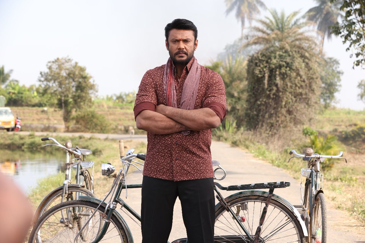 Dcompany171's tweet photo. ಎಲ್ಲಾ  ಅಭಿಮಾನಿಗಳಿಗೆ ಈ ಮೂಲಕ ತಿಳಿಸುವುದು ಏನೆಂದರೆ ಡಿ ಬಾಸ್ ರವರು ಬಿಡುಗಡೆಯಾಗಿರುವುದು ಚಿಕಿತ್ಸೆಯ ಸಲುವಾಗಿ ಆದ್ದರಿಂದ, ಅಭಿಮಾನಿಗಳು ದರ್ಶನ್ ಅವರ ಮನೆ ಮುಂದೆ ಹೋಗಿ ಪಟಾಕಿ ಹೊಡೆಯುವುದು, ಕೂಗಾಡುವುದು ಮಾಡುವಂತಿಲ್ಲ, ಹಾಗೂ ಮಾಧ್ಯಮಗಳಿಗೆ, ಬೇರೆ ನಟರಿಗೆ, ಪೊಲೀಸ್ ಅಧಿಕಾರಿಗಳ ಬಗ್ಗೆ ಹಗುರವಾಗಿ ಮಾತನಾಡುವಂತಿಲ್ಲ ಎಂದು ತಿಳಿಸುತ್ತೇವೆ. https://t.co/8DBjqUZWq5