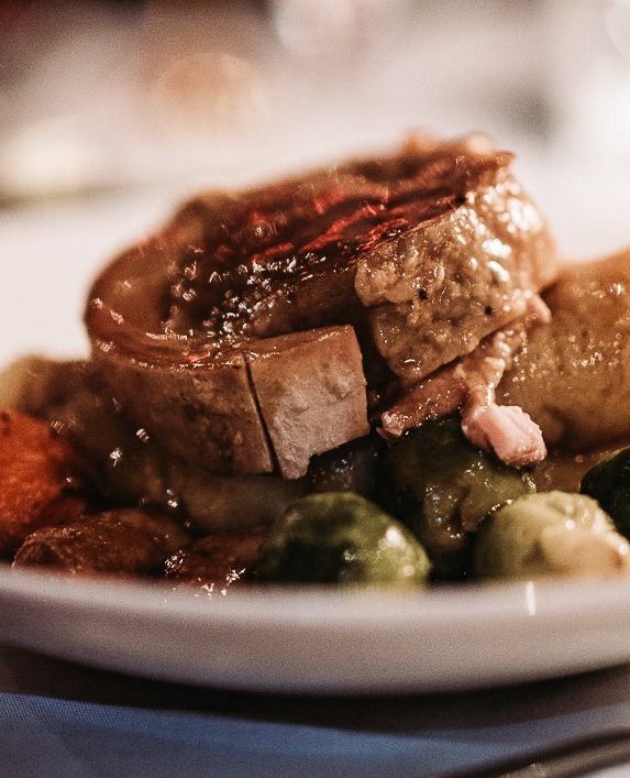 🕵️‍♀️🍽️ Calling all detectives! Solve the mystery at our "Who Killed Santa?" Dinner. Two-course meal &amp; prosecco included.

📆 Dates: 20 Nov &amp; 16 Dec

🎫 Book now: cabaretbelfast.com/events/tag/chr…