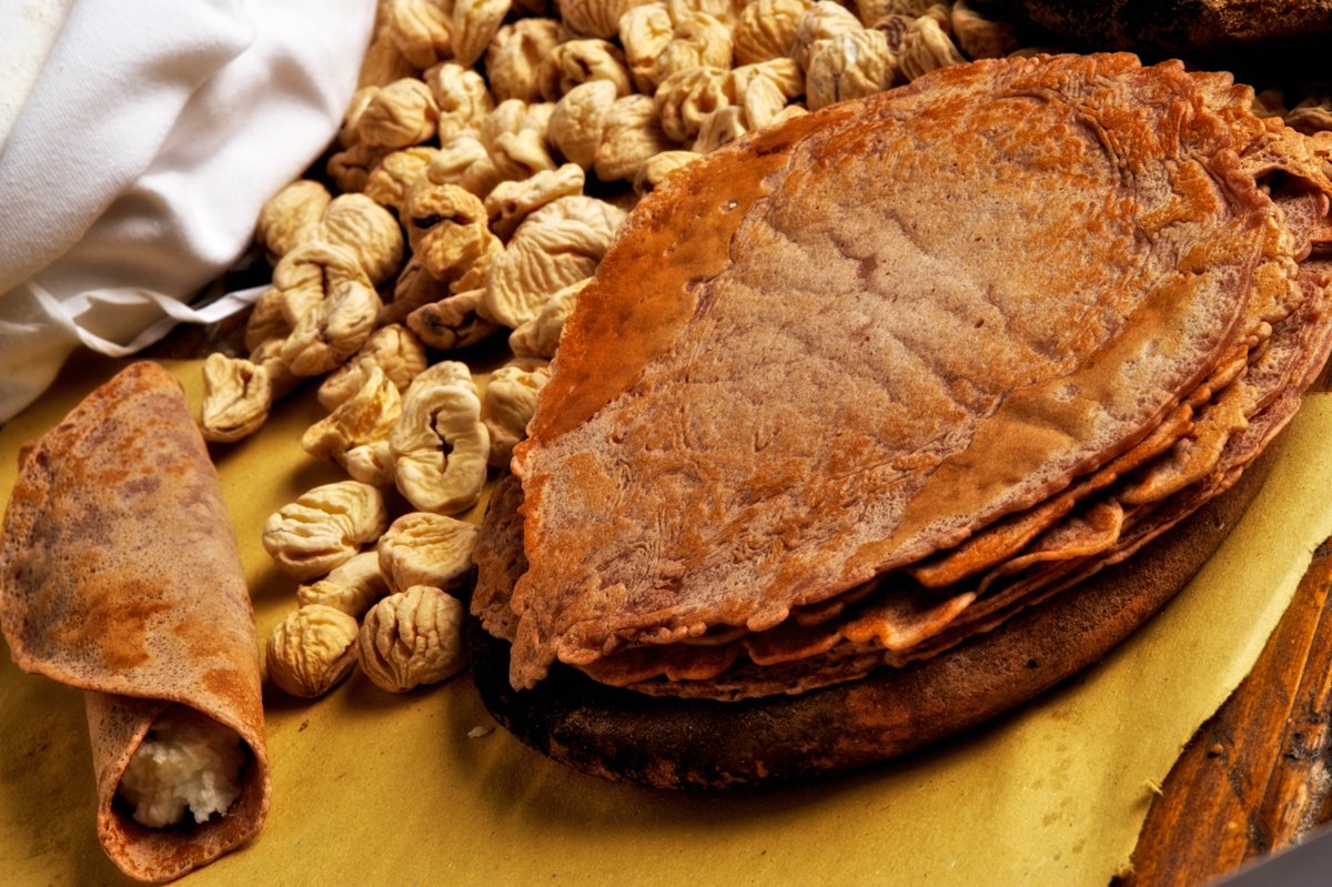 VisitTuscanyITA's tweet photo. Quattro ingredienti: 400 gr. di farina di castagne, un pizzico di sale, acqua e 500 gr. di ricotta fresca. Segui il procedimento descritto sul nostro sito e prepara i mitici #necci: https://t.co/A1ZvL3Wn2j https://t.co/rqZoLo1yGp