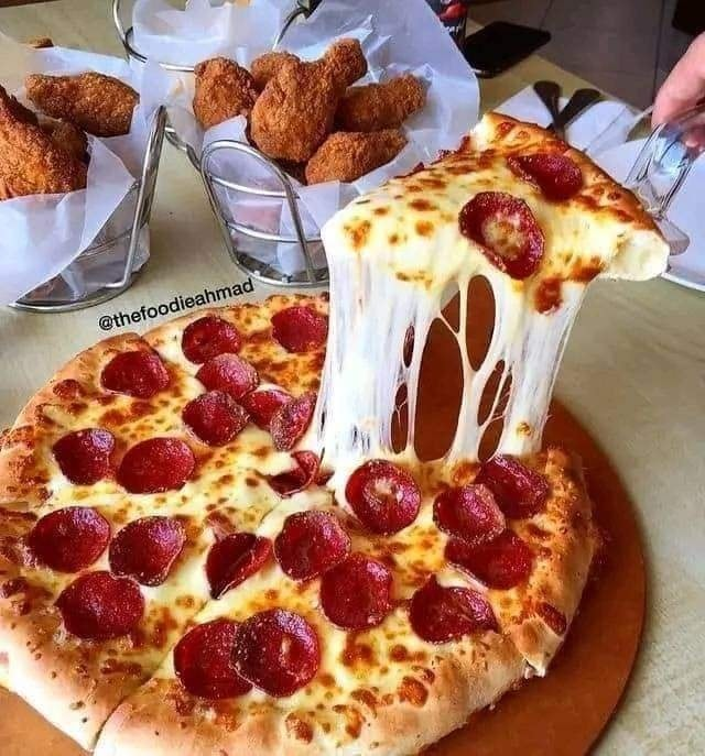 BarbeatB's tweet photo. حياتي 🍕😍 https://t.co/75Io1AbMYn