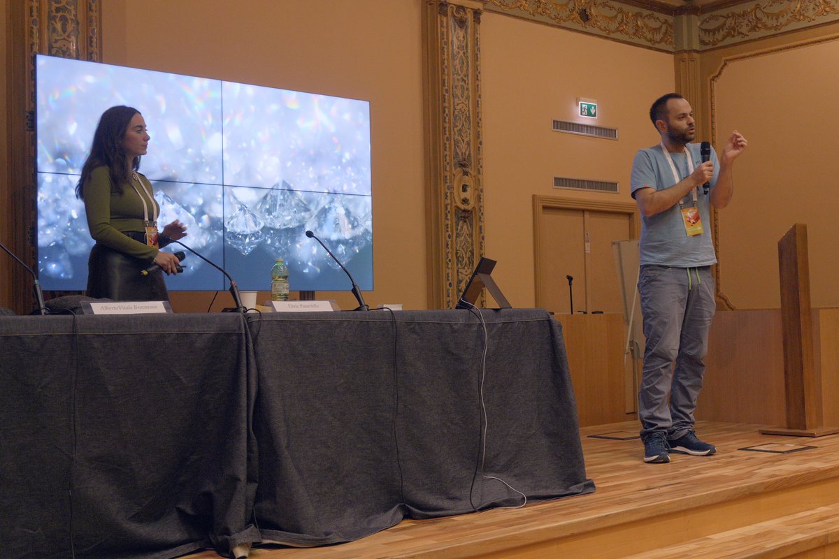 Settembre/ottobre sono i mesi dedicati alla #scicomm in Italia. Sono felice di aver partecipato: alla Notte Europea dei Ricercatori con <a href="/d_giovannelli/">Donato Giovannelli</a>; a Musaicum, con <a href="/MicrobEco/">MicrobEco</a>; al Festival della Scienza di Genova, insieme a <a href="/AVitaleB/">Alberto VItale Brovarone</a> e @jacopaso.
Non vedo l’ora per i prossimi!