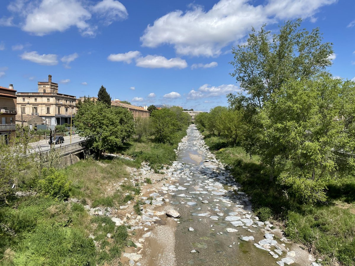 Hola, <a href="/aigua_cat/">ACA</a> 
Heu donat permís per construir pisos en una zona inundable de #rubicity, on ja hi ha hagut rierades greus. No tenim pla d'inundacions tot i ser obligatori.

Si us plau, atureu aquesta barbaritat i reviseu els càlculs tenint en compte el canvi climàtic.