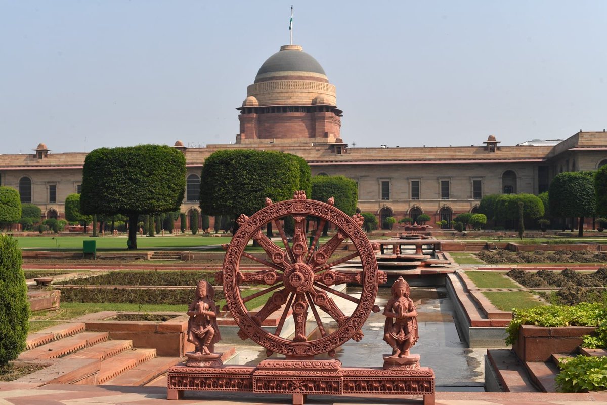 otvnews's tweet photo. #Odisha’s Konark wheel replicas find place in Rashtrapati Bhavan, Amrit Udyan 

https://t.co/AScPNDukYo https://t.co/s0MQ0FhLV3