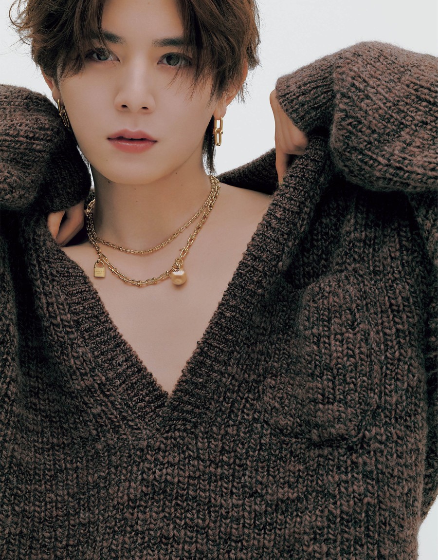 SPUR_magazine's tweet photo. ティファニーを象徴する3つのコレクションが表現するのは、多様な＂愛＂。ティファニー フレンズである山田涼介が、内に秘めたパッションとクールな遊び心で鮮やかに魅せる。 #PR
https://t.co/MGaB4qGbvz https://t.co/DEoi6z3eQt