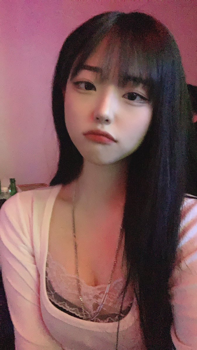 느좋….. #Hina 💙 https://t.co/EbOUTuP1Ho