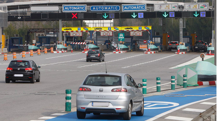 gencat's tweet image. 🛣 A partir del 4 de novembre, la #C16 entre Terrassa i Manresa i la #C32 entre Sitges i el Vendrell seran gratuïtes per als desplaçaments de feina o estudis.

🚗 Registra't als webs de les empreses concessionàries i beneficia't dels descomptes. 👉 gen.cat/3C3ox30