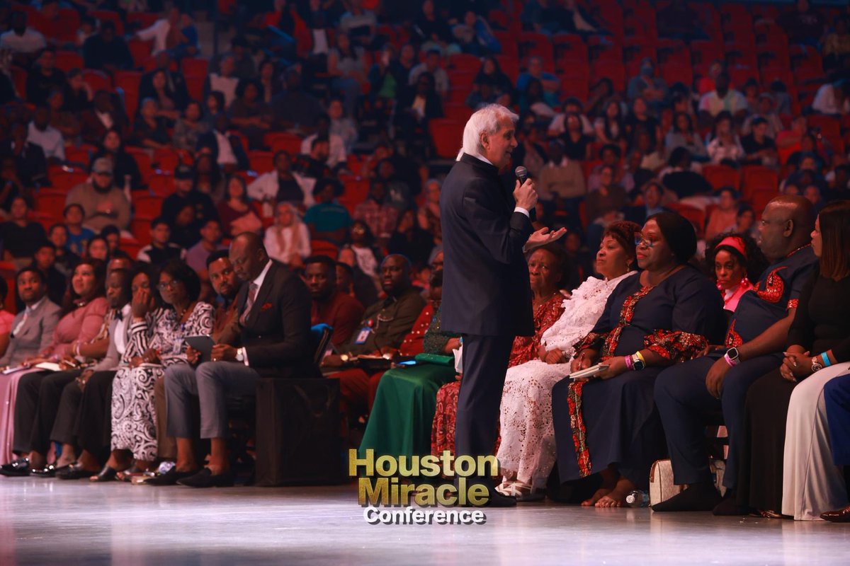 ofmhoustontexas's tweet photo. HOUSTON MIRACLE CONFERENCE (Day 2 Evening) with Apostle Johnson Suleman & Benny Hinn
Ministering Now: Benny Hinn
#ApostleJohnsonSuleman
#PastorBennyHinn
#houstonmiraclecrusade
#MiracleService
#OFMHouston
#houstontx https://t.co/1FjpBdMVMz