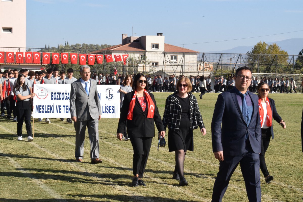bozdoganmtal's tweet photo. Cumhuriyet Bayramımız'ın 101. Yılı Kutlu Olsun.
@veyselkasapoglu 
@BozdoganIlce 
@bozdoganmtal https://t.co/ajjoMOqW4u