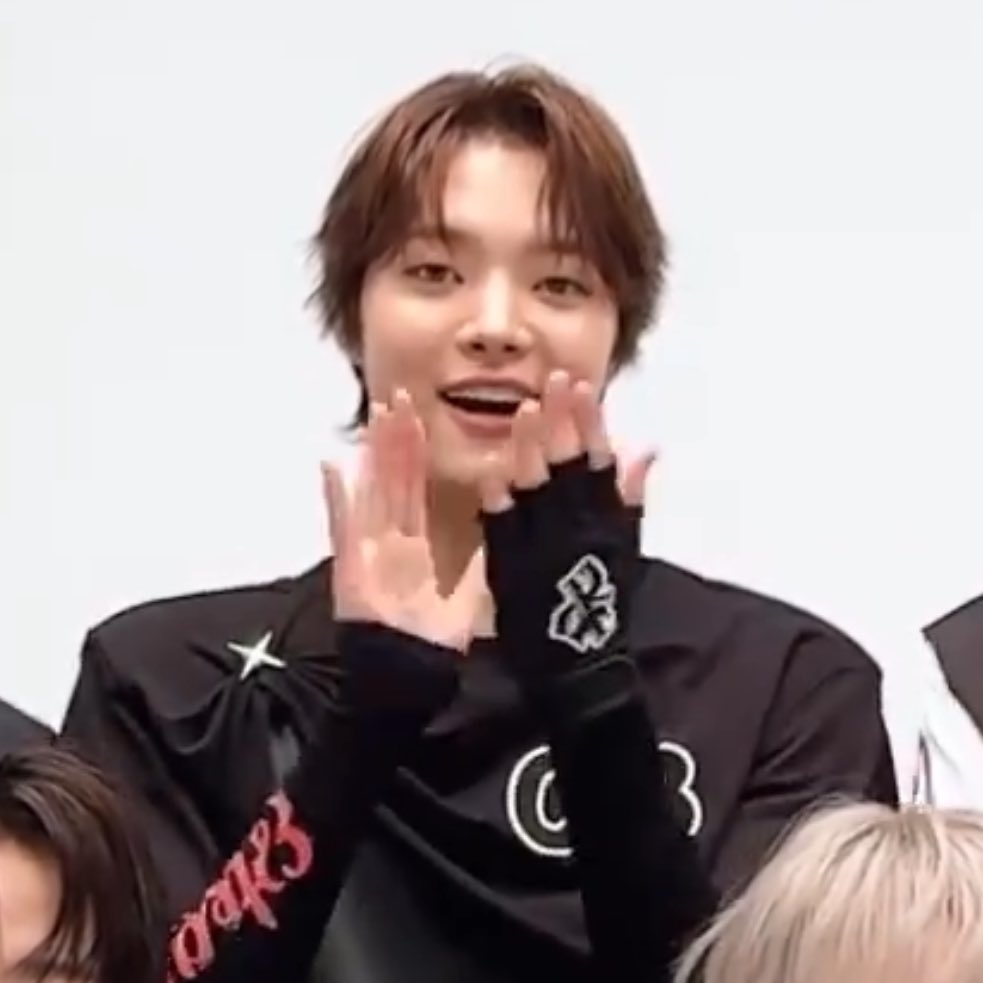 손목 어깨 같이 보니까 감동이 에바야..