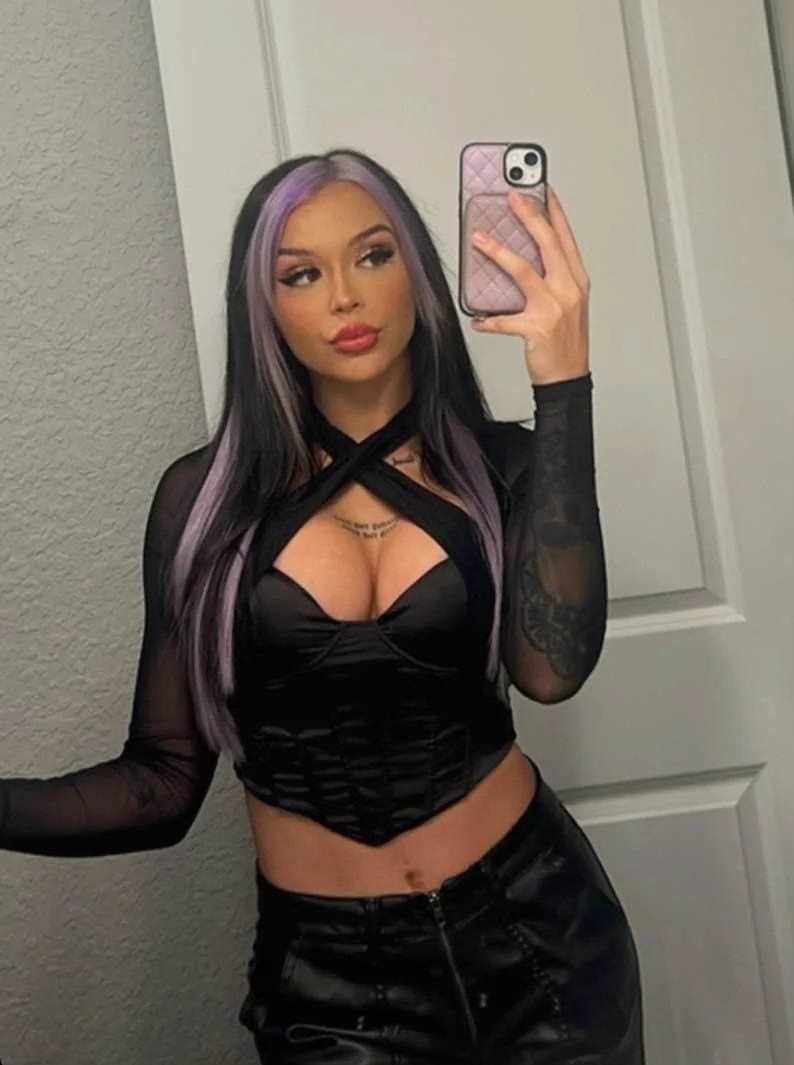 DaSolSnatcha's tweet photo. I love mirror selfie sluts 😍🥵🔥 https://t.co/QaaC7yFAVb