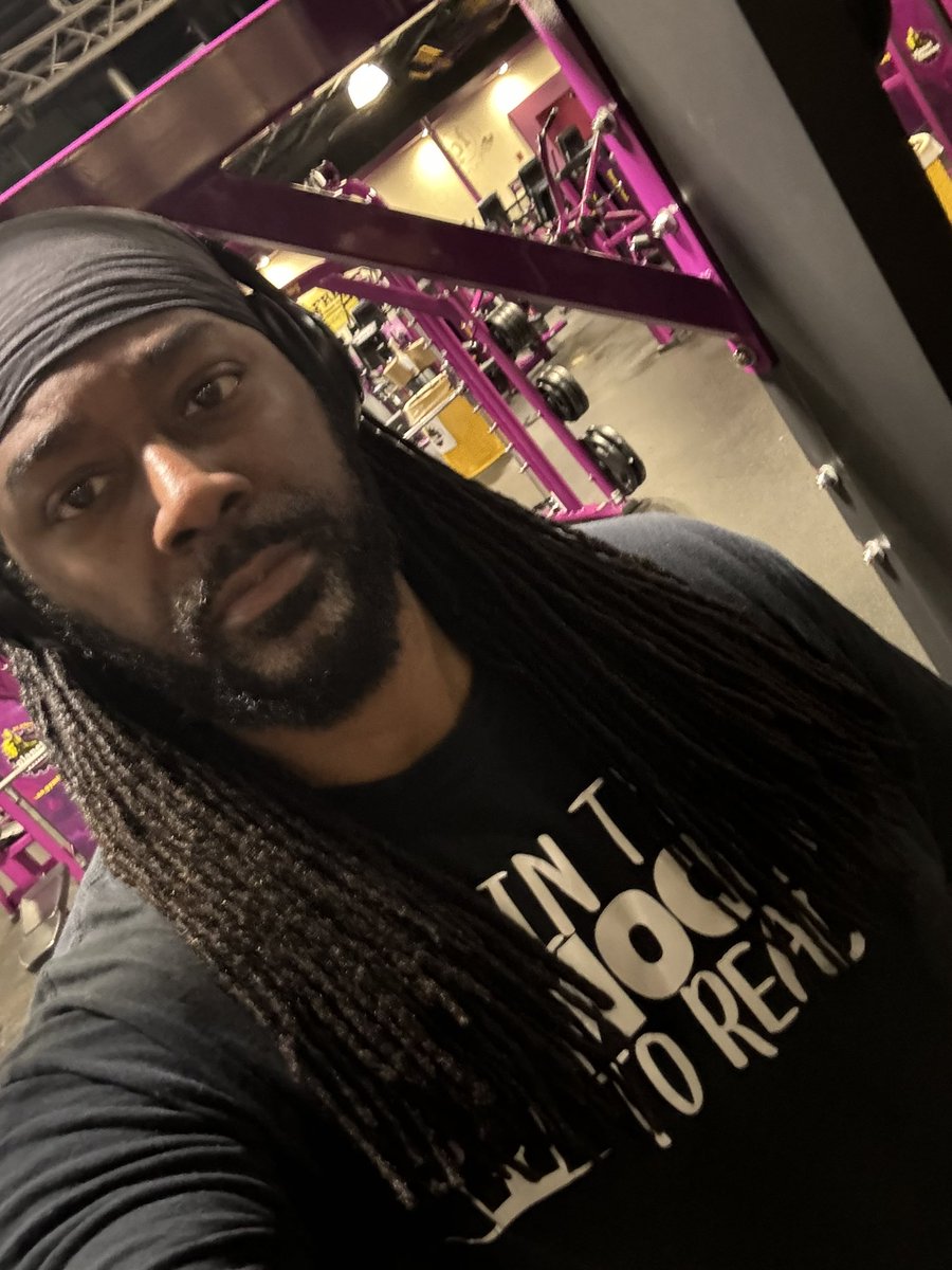 crazeerayzee's tweet photo. Wednesday EARLY morning workout! 🏋🏾‍♂️ 💪🏾👊🏾 #Gymfreak #Fitness #Fit #Fitfam #Beastmode #Aesthetics #GymJunkie #Lift #Cardio #Strong #Active #GetFit #Lifestyle #Motivation #Determination #BodyInProgress #Sweat #Gains #Strength #TrainHard #Exercise #Gym #Training #Health #WorkOut https://t.co/iCuyeCifGS
