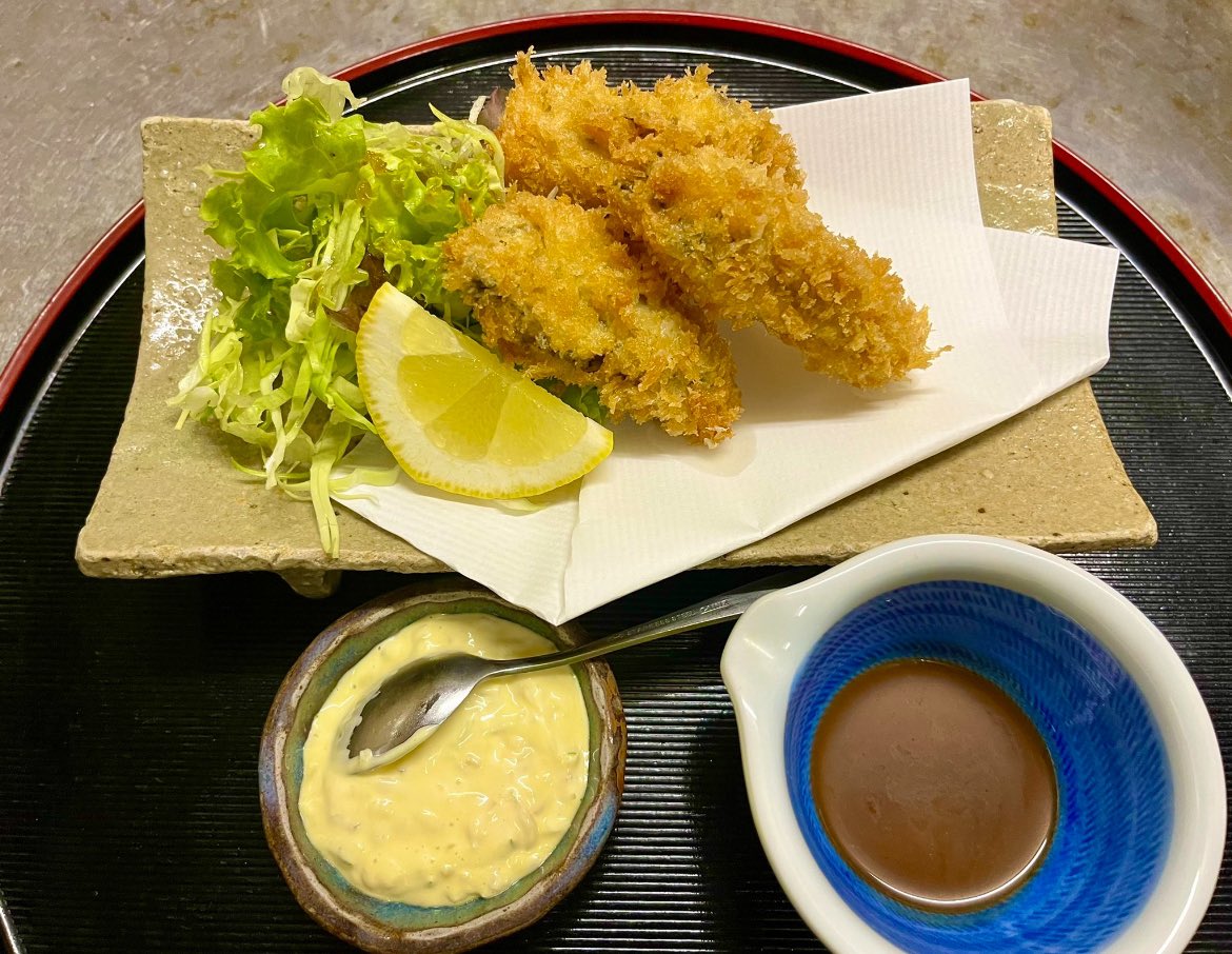 Hatsune_Yoshida's tweet photo. こちらはカキフライです！カキが美味しい季節になってきました😊 https://t.co/naDKvSu3dQ