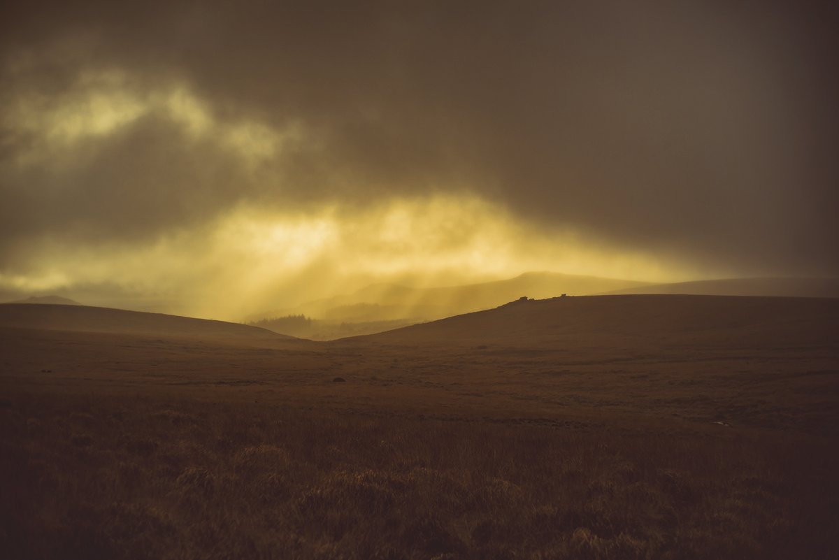 GlavindStrachan's tweet image. Looking towards #BlackTor from the side of the cairn just above #DevilsBridge on the #RiverMeavy yesterday on my Hill and Moorland Leader Training Course with a great group of #Dartmoor lovers ... run by Ibex Outdoor really enjoying it so far 😍