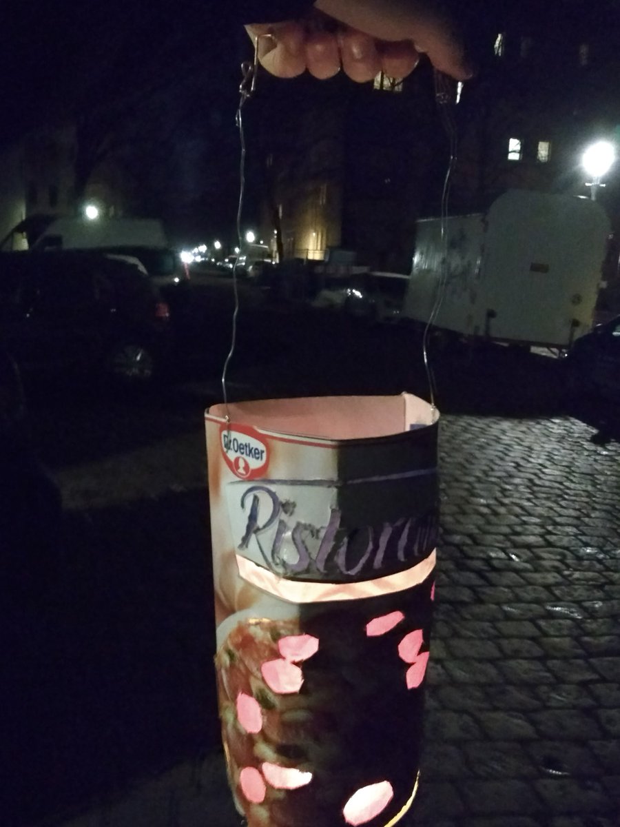 DrOetkerPizzaDE's tweet photo. Ristolampe.
Kann man so machen für Laternenumzug, oder? https://t.co/HZg1XKs5tl