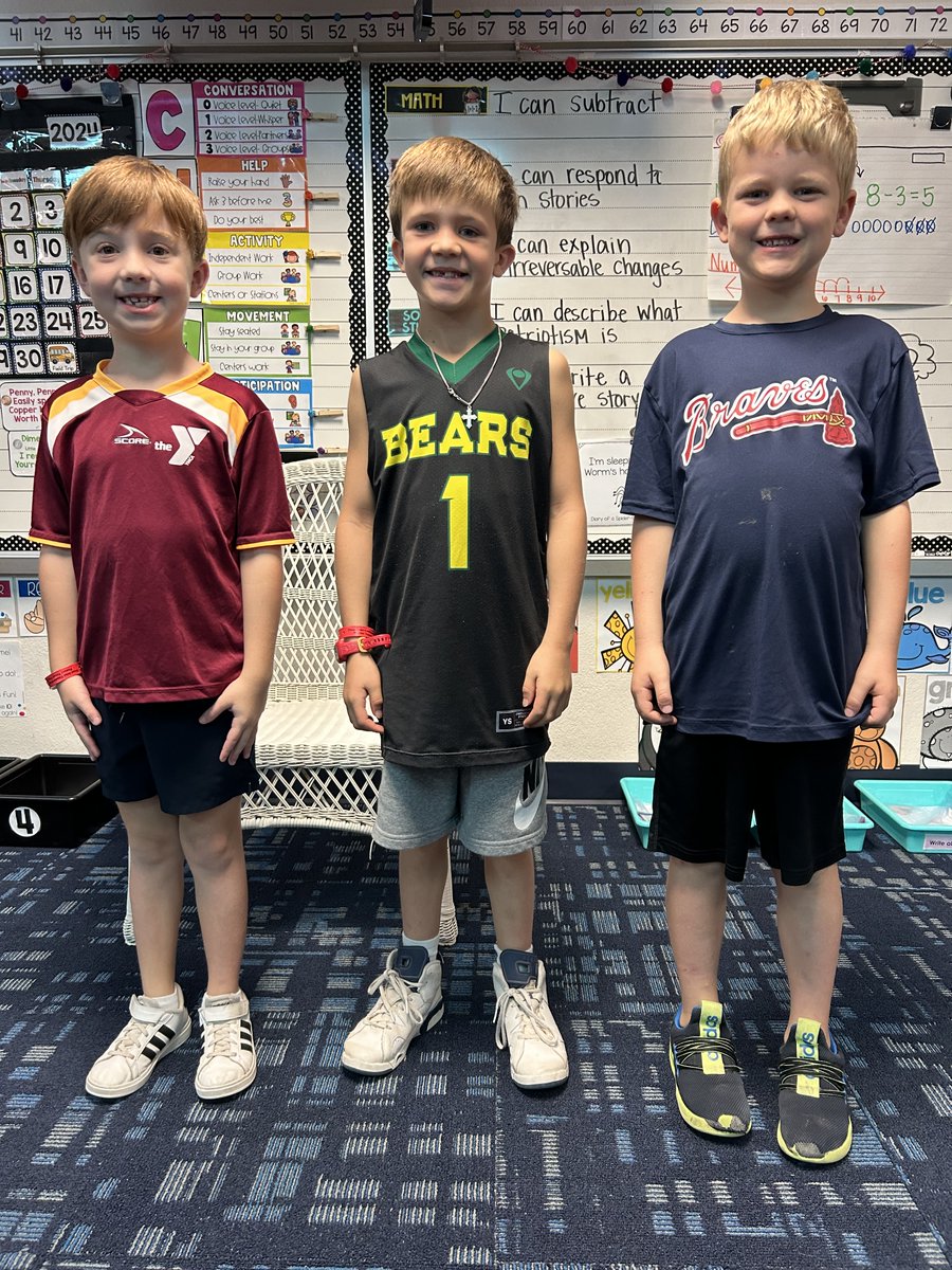 We’re teaming up against drugs! 🏀⚽️🏈⚾️
#redribbonweek #leathamsfirsties