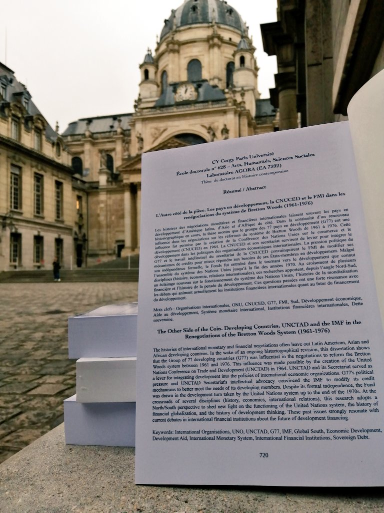 @rapho-l.bsky.social (@raph_o_l) on Twitter photo Le manuscrit est déposé ! C'est l'aboutissement d'années de recherches à <a href="/UniversiteCergy/">CY Cergy Paris Université</a> et <a href="/SorbonneParis1/">Université Paris 1 Panthéon-Sorbonne</a> sur la gouvernance financière et monétaire internationale entre Nord et Sud. Merci à toutes les personnes qui ont rendu possible ce travail ! Le manuscrit est déposé ! C'est l'aboutissement d'années de recherches à <a href="/UniversiteCergy/">CY Cergy Paris Université</a> et <a href="/SorbonneParis1/">Université Paris 1 Panthéon-Sorbonne</a> sur la gouvernance financière et monétaire internationale entre Nord et Sud. Merci à toutes les personnes qui ont rendu possible ce travail !