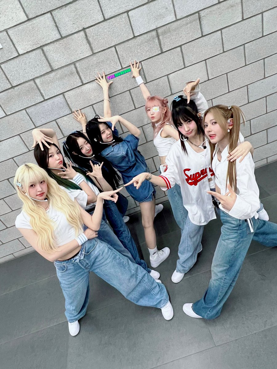 SAYMYNAME_NEWS's tweet photo. 📍YouTube Charts
🇰🇷 SOUTH KOREA
DAILY TOP SONGS ON SHORTS
10.28
#1 #ROSÉ_BRUNO_APT (=)
#7 #SAYMYNAME #WaveWay 🥳
#10 #KATSEYE_Touch (-1)
#12 #aespa #Whiplash (+3)
#13 #YENA #NEMONEMO (-3)
#14 #WINTER #TheFirstMoment (-1)
#15 #AYA 자낳괴탄생비화 (-4)
#19 #JENNIE #Mantra https://t.co/19oHjcy8vx