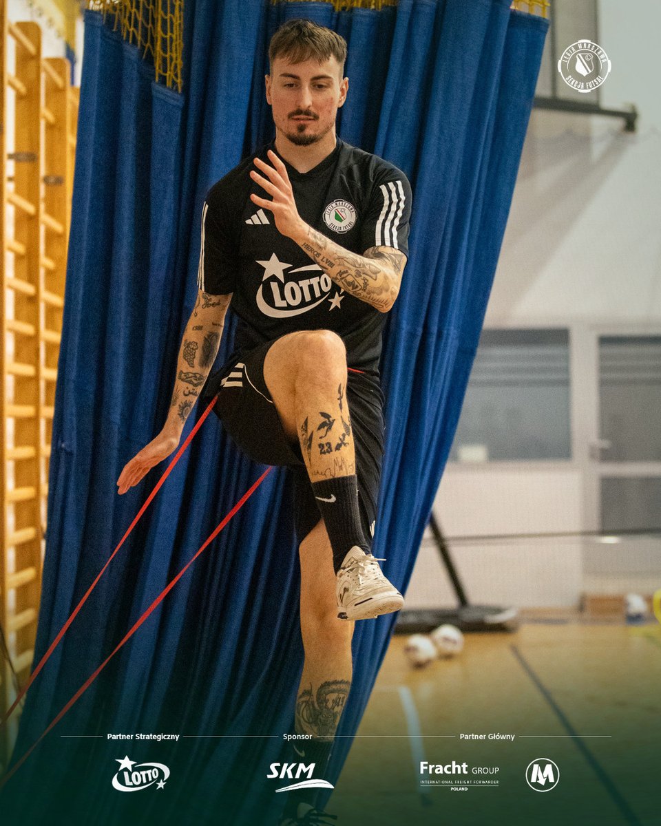 legiafutsal's tweet photo. Przygotowania do sobotniego meczu trwają 🫡 Bądź częścią futsalowego spektaklu 😎 Widzimy się na #Gładka18 🔴⚪🟢 #WierniBarwom #KibicujzLOTTO
🎫 Bilety na mecz z #RedDevilsChojnice ➡️ https://t.co/9WZPr2UD7I 📲 https://t.co/MUYHPsAzul